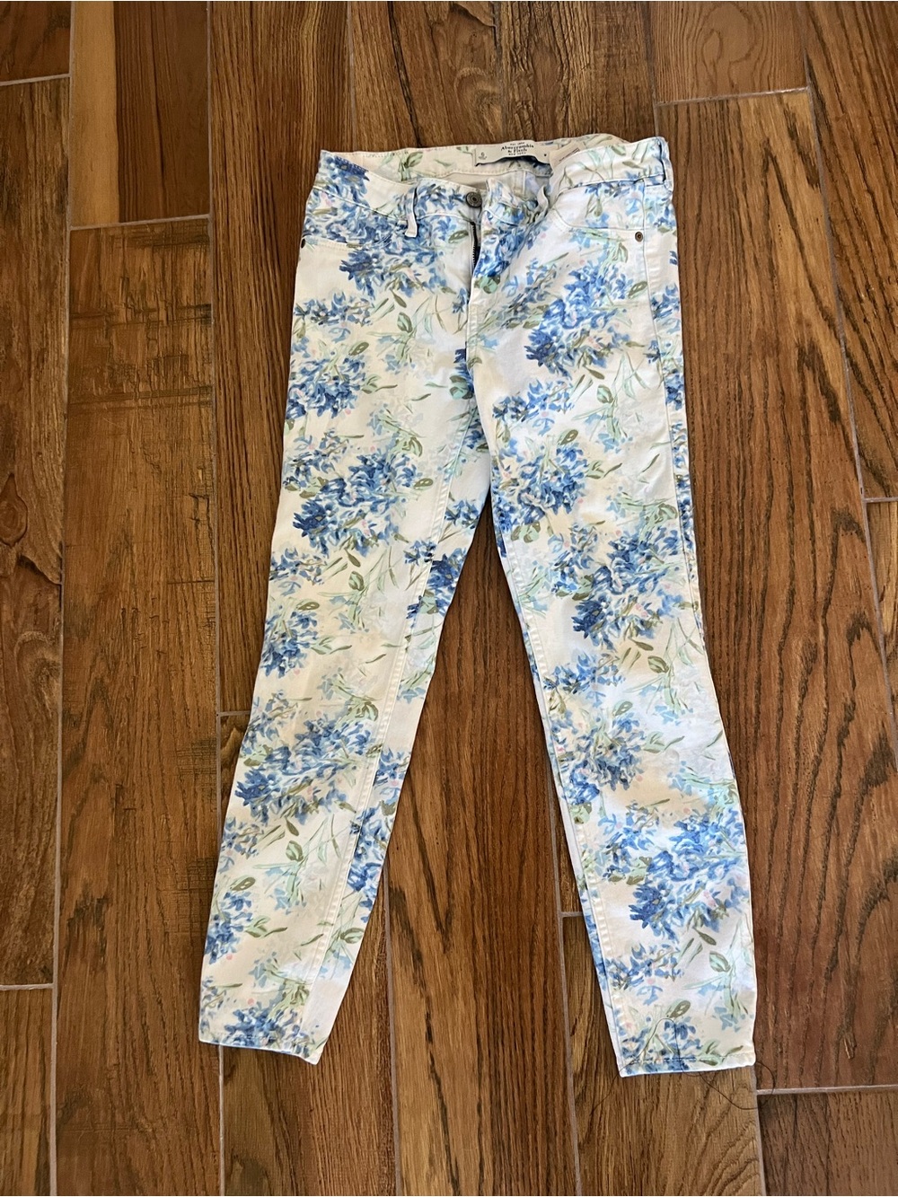 Abercrombie & Fitch White Skinny pedal pusher jeans with Blue Floral Print